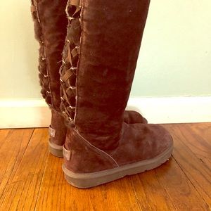 UGG Australia Roseberry 5734 W Dark Brown Boots